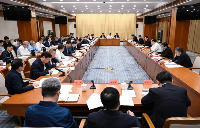 易煉紅：為勇當先行者譜寫新篇章厚植生態(tài)底色繪就美麗畫卷