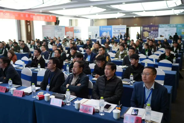 鄭展望教授于第五屆工業(yè)化循環(huán)水養(yǎng)殖技術(shù)培訓(xùn)班作“RAS循環(huán)水養(yǎng)殖項(xiàng)目生態(tài)價(jià)值化”報(bào)告